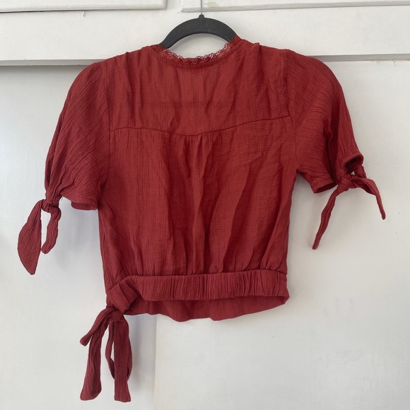 Red Cropped Blouse Size Small - Picture 2 of 3